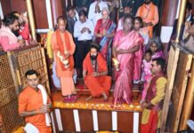 राष्ट्रपति ने बड़े हनुमान के दरबार में टेका मत्था, अक्षयवट और सरस्वती कूप का किया दर्शन,राष्ट्रपति ने देशवासियों की सुख-समृद्धि की कामना के साथ मांगा बजरंगबली का आशीर्वाद