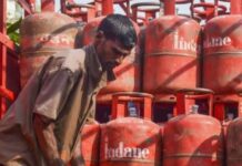 घरेलू गैस सिलेंडरों से गैस चोरी का काला खेल, उपभोक्ता हो रहे परेशान