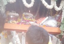 बुढ़वा मंगल पर हनुमान जी का हुआ भव्य श्रृंगार भक्तों ने निकाली शोभायात्रा बांटा प्रसाद