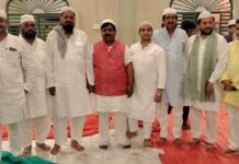 रोजा इफ्तार पार्टी हिंदू मुस्लिम एकता का प्रतीक, आसीवन गुड्डी साह बाबा मजार के सज्जादा नसीन जिलानी मियां ने कराया रोजा अफतार,रोजा रखने से गरीबों की भूख-प्यास का नहीं होता है एहसास