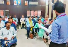 मास्टर ट्रेनर ताहिर अली काजमी ने जनगणना संबंधित प्रशिक्षण प्राप्त कर रहे हैं सुपरवाइजरों व प्रगणकों को दी विस्तृत जानकारी