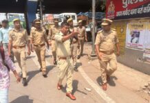 पुलिस CC टीम के साथ भ्रमण किया गया