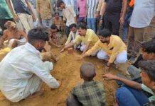 संत मिलन दास की नगर के मोहल्ला घूरे टोला स्थित निर्माणाधीन मंदिर के समीप उनकी समाधि बनाई गई