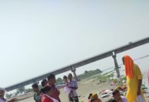 पंचेश्वर महादेव मंदिर में पांच दिवसीय मूर्ति स्थापना महोत्सव अंतर्गत जलाभिषेक के लिए गंगा तट गई मूर्तियां